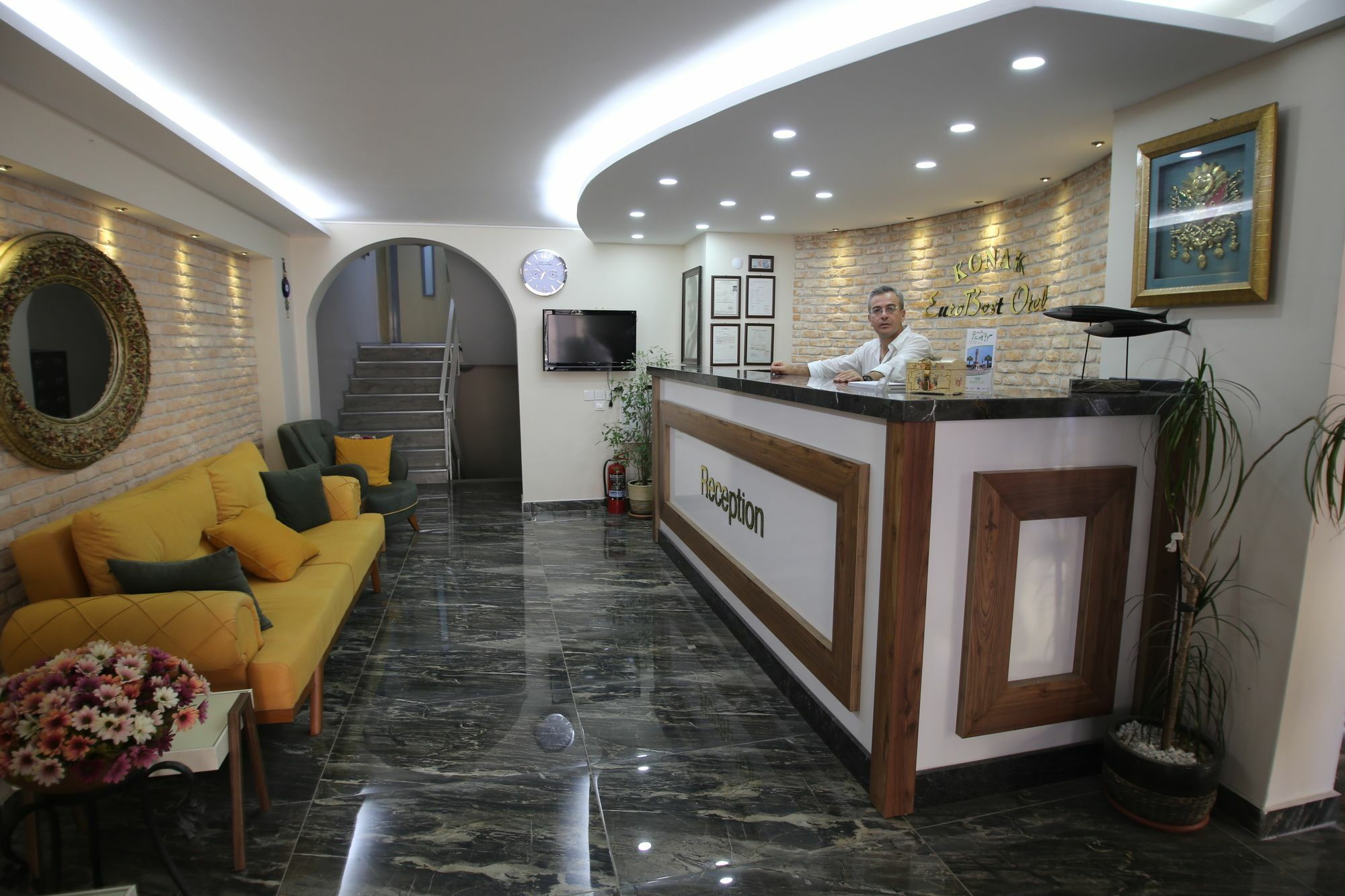 Konak Eurobest Otel Esmirna Exterior foto